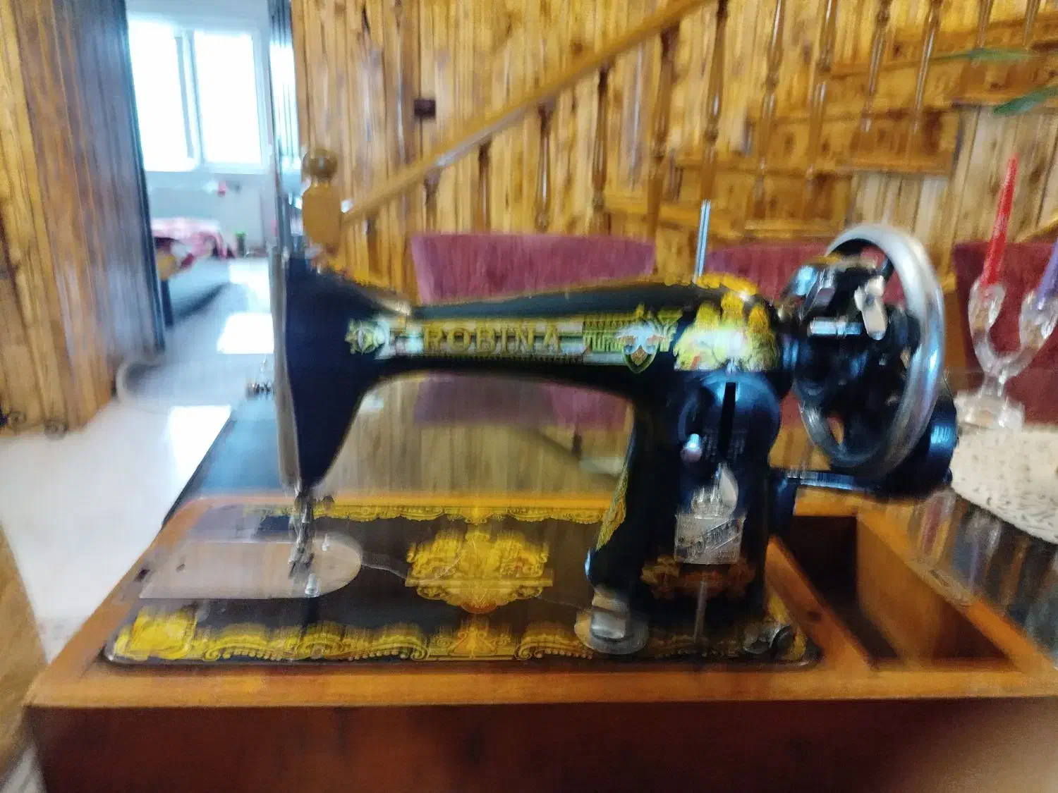 چرخ خیاطی|کلکسیون اشیاء عتیقه|نشتارود, |دیوار