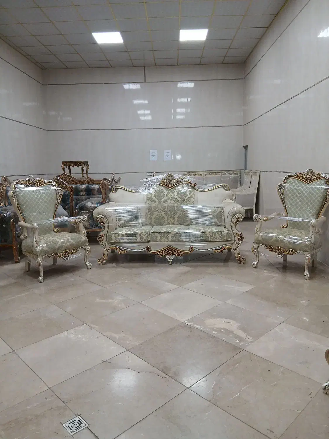 مبل ۷ نفره مدل تک گل افسون به همراه میزوعسلی|مبلمان خانگی و میز عسلی|رشت, آزادگان|دیوار