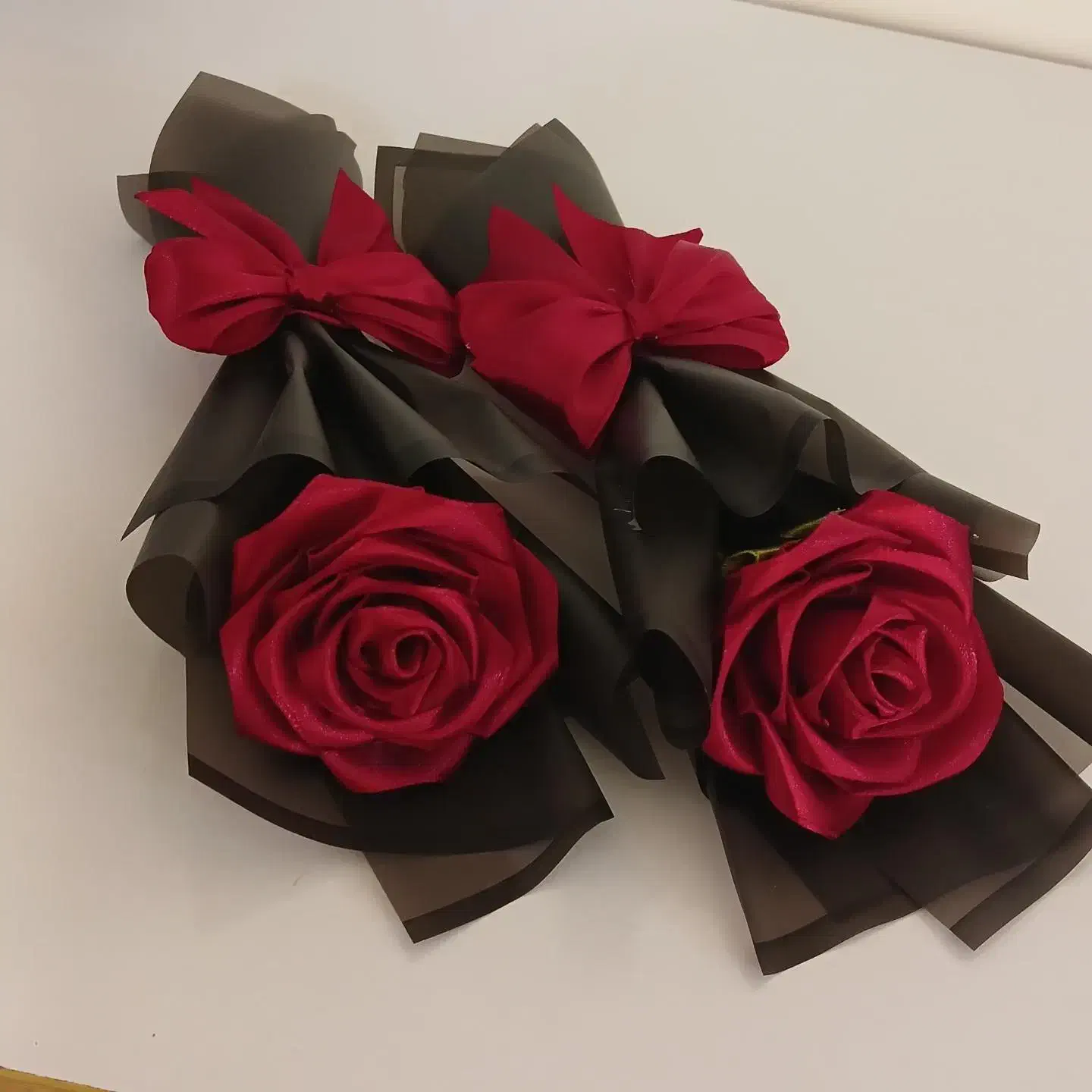 گل رز  دسته گل باکس  با تخفیف ویژه برای روز مادر|گل مصنوعی|شاهین‌شهر, گزبرخوار|دیوار