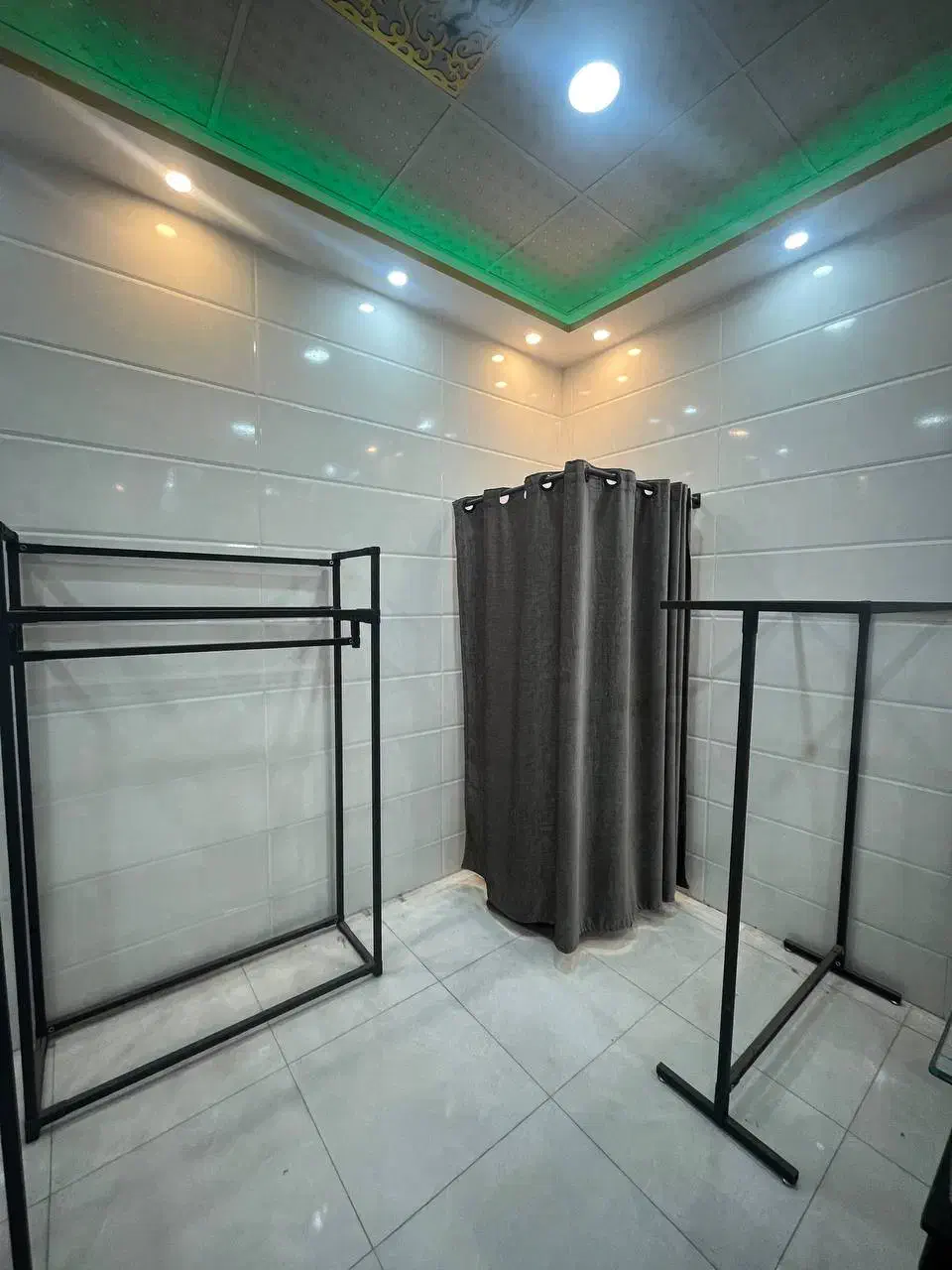 رگال لباس مدرن مناسب برای  خانه و مغازه|فروشگاه و مغازه|بروجرد, |دیوار