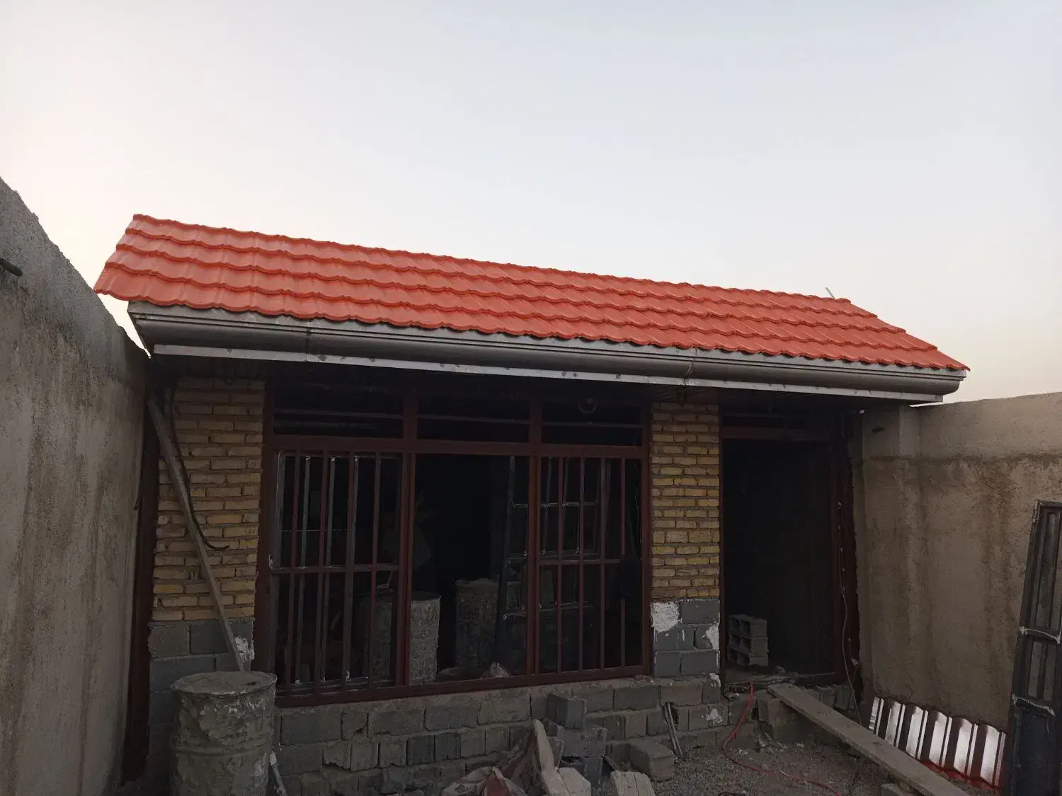 اجرای انواع سقف شیروانی و اسکلت و اهنگری|خدمات پیشه و مهارت|ملارد, |دیوار