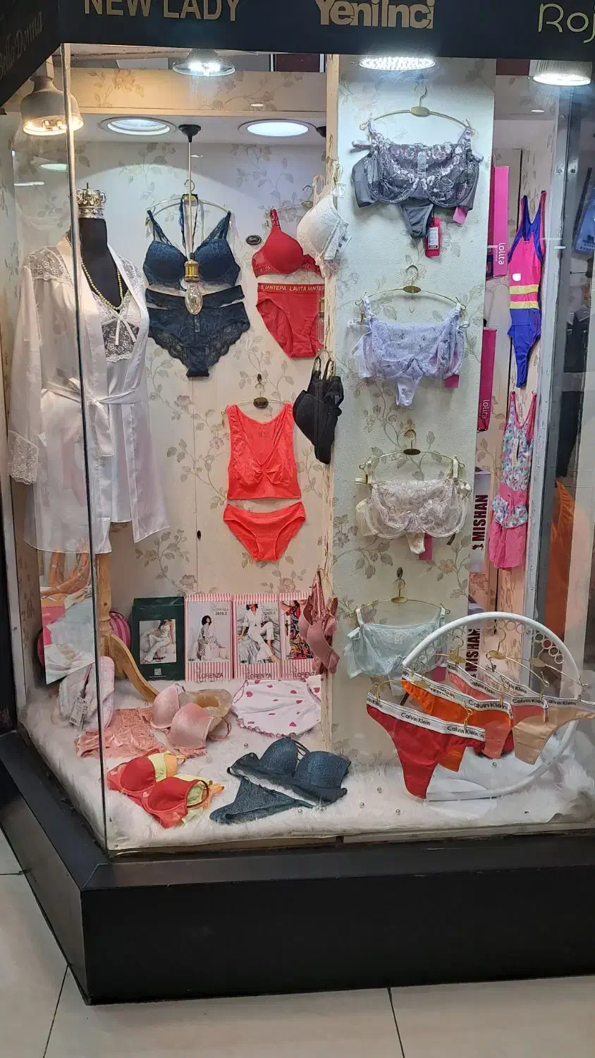 فروشنده خانوم مغازه لباس زیر زنانه،نیمه وقت|استخدام خدمات فروشگاه و رستوران|تهران, هفت حوض|دیوار