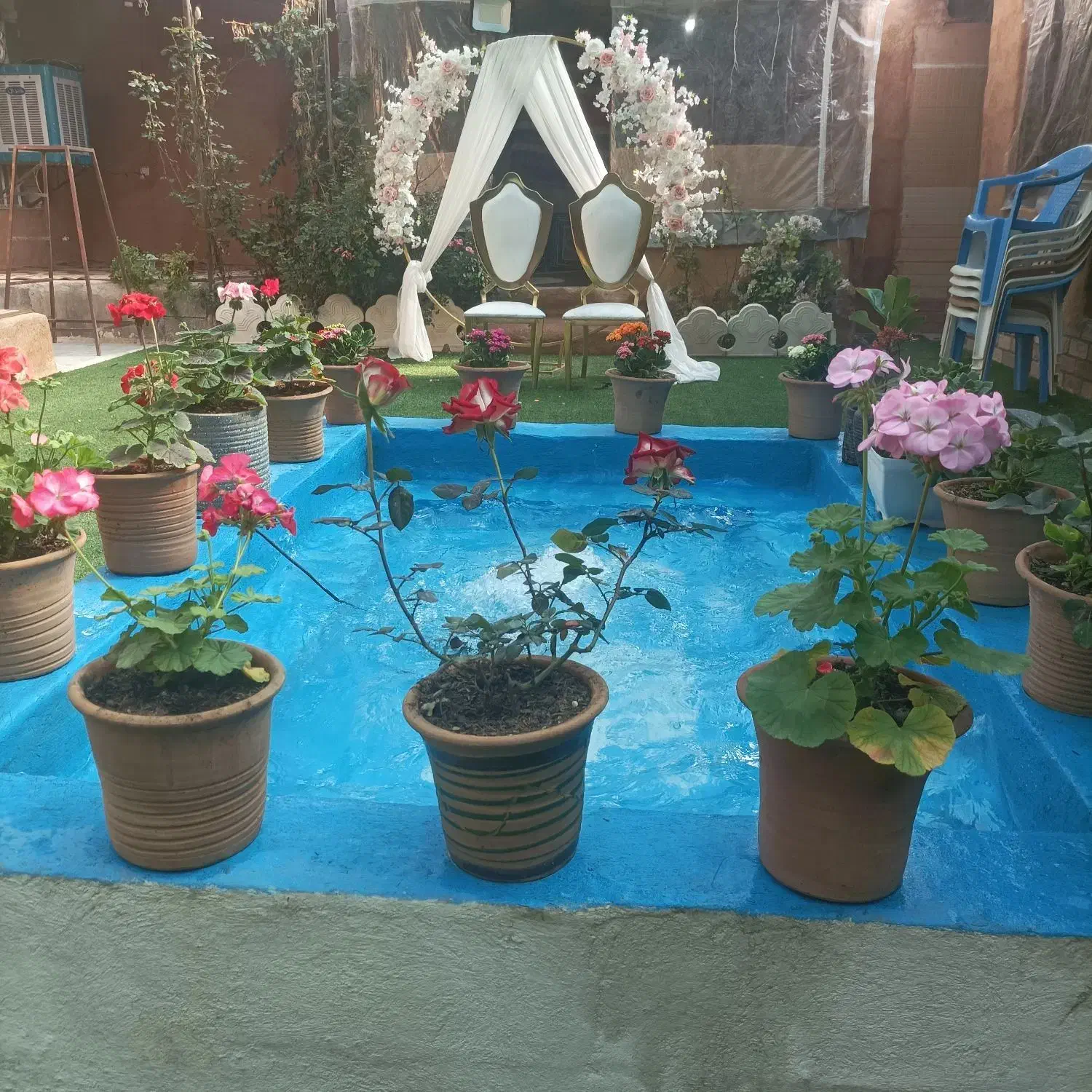 نیروی خانم کافه رستوران|استخدام خدمات فروشگاه و رستوران|مرودشت, ابوذر شمالی‎|دیوار