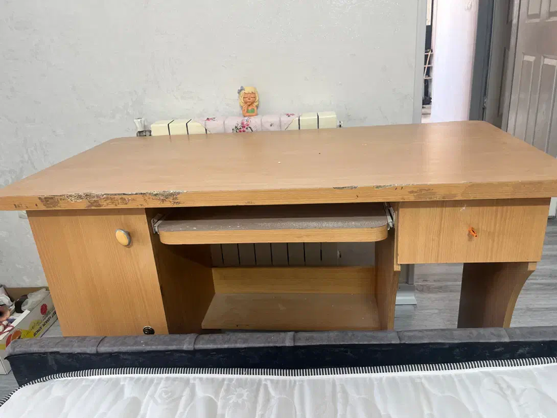 میز تحریر|میز تحریر و کامپیوتر|شاهینشهر, مسکن مهر|دیوار