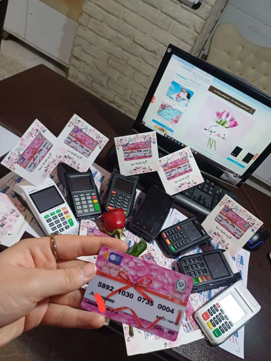 اولین تراکنشت روباکارت هدیه خودتون رویدستگاه بکشید|فروشگاه و مغازه|همدان, |دیوار