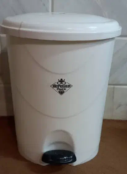 سطل زباله و جاکلیدی و گل مصنوعی|صنایع دستی و سایر لوازم تزئینی|گلپایگان, |دیوار