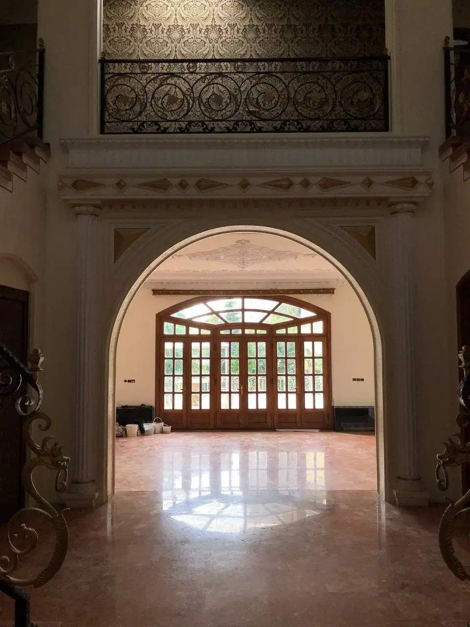 ویلایی ۱۴۰۰متر زمین / ۸۰۰متر بنا تریبلکس / رویایی