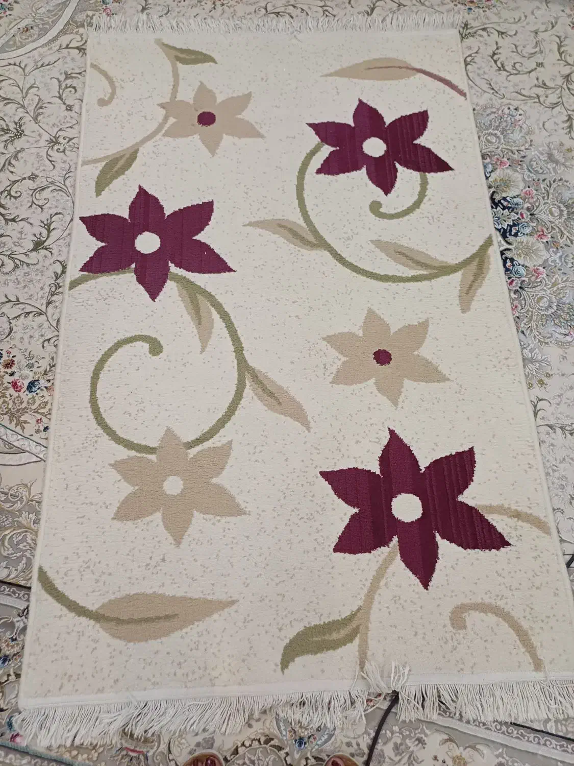 فرش ۱۲ متری نگین مشهد گل برجسته بسیار زیبا و تمیز|فرش|پرند, فاز ۶|دیوار