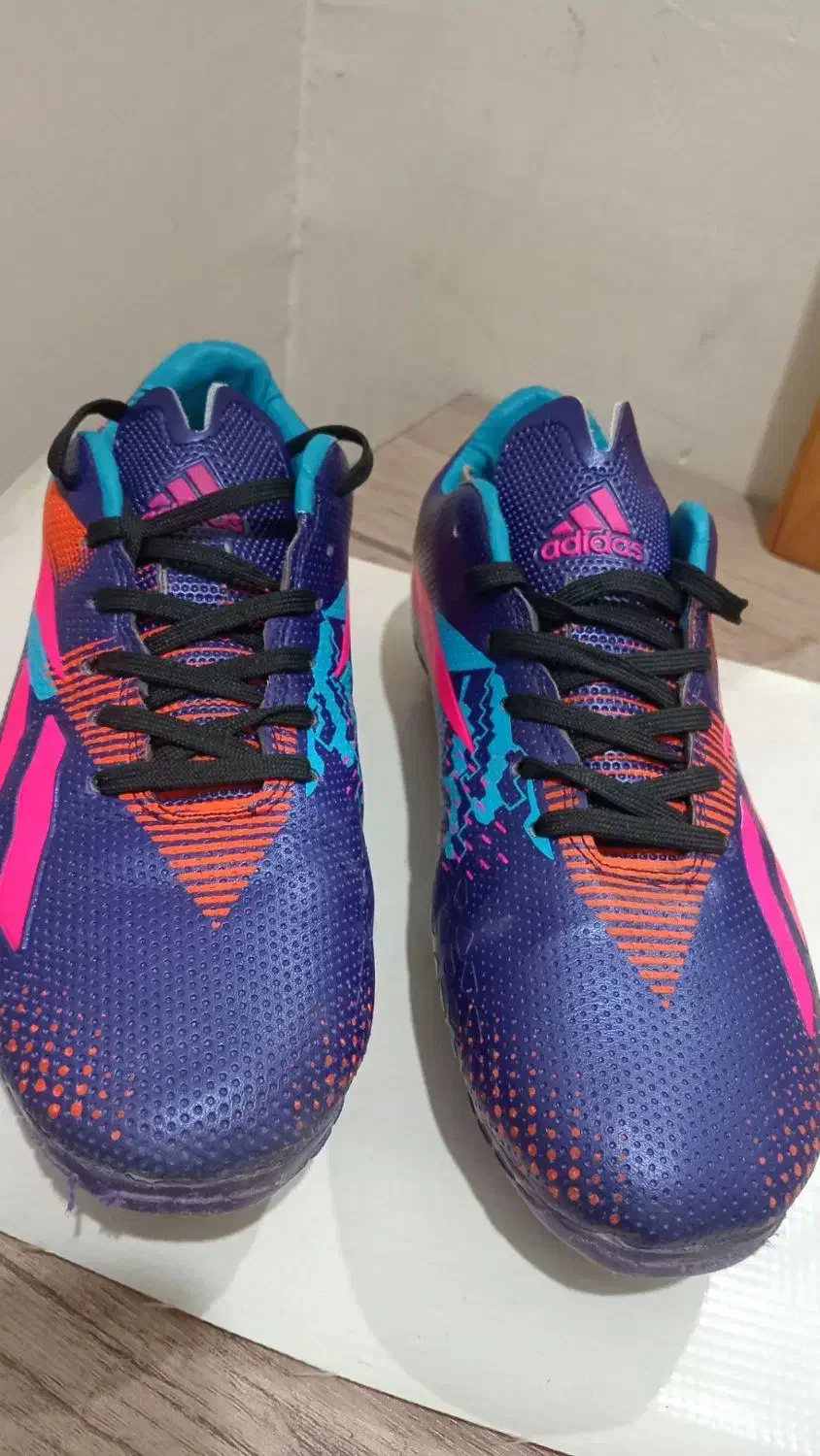 کتونی استوک مناسب زمین چمن ۱۳ میخ|کیف، کفش، کمربند|هشتگرد, شهرک پارسیان|دیوار