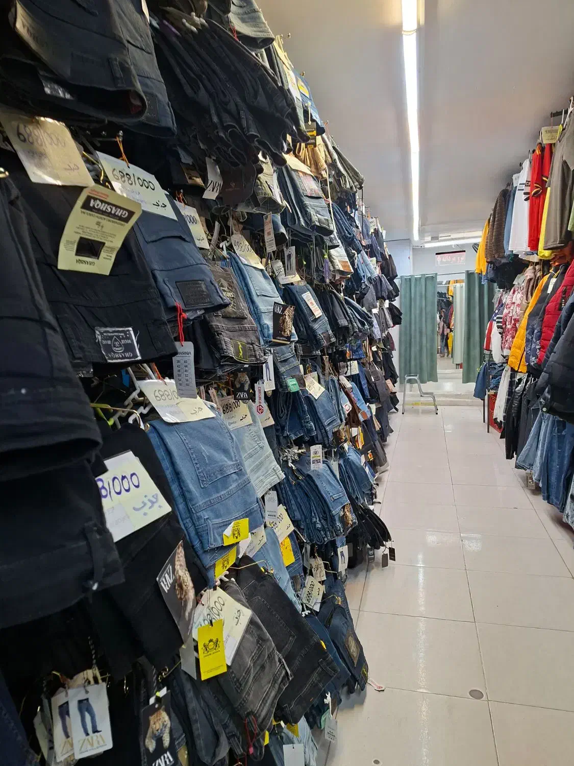 فروشنده پوشاک ردانی پور|استخدام بازاریابی و فروش|شاهین‌شهر, نبوت|دیوار