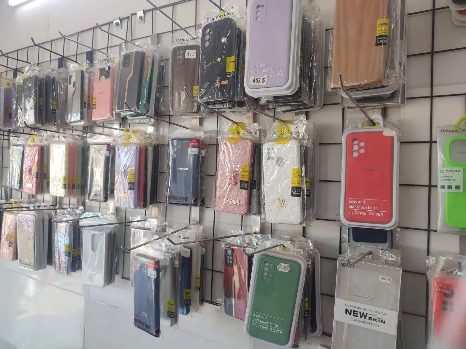 نیازمنده فروشنده خانم در موبایلی|استخدام بازاریابی و فروش|شوشتر, |دیوار