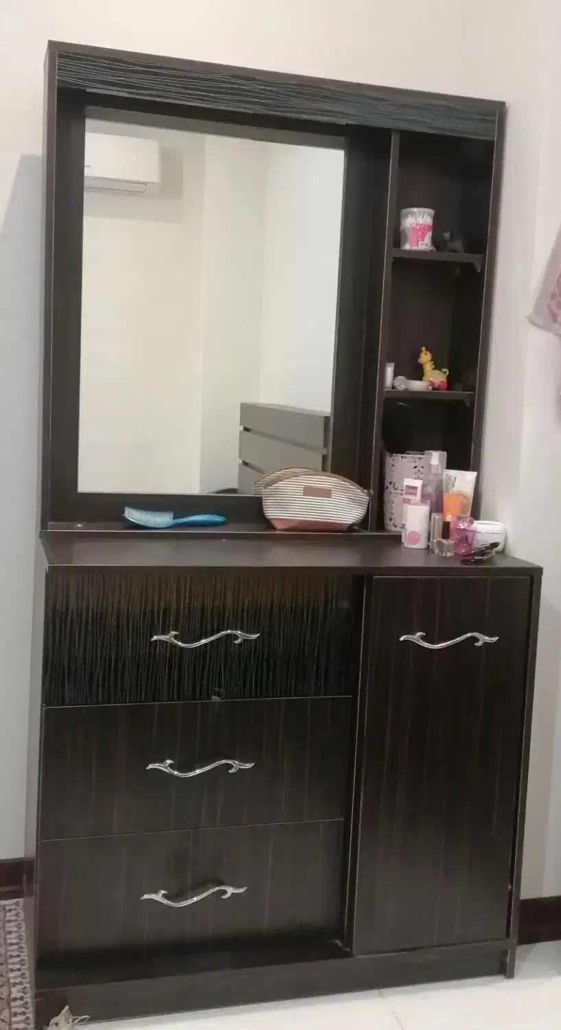 میز آرایشی|آرایشگاه و سالنهای زیبایی|رشت, رشتیان|دیوار