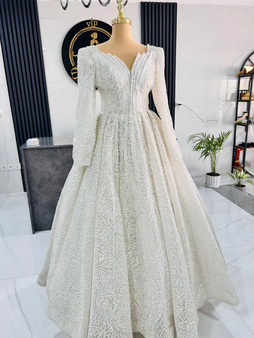 فروش انواع لباس عروس وعقدی و لباس مجلسی و فرمالیته|لباس|شهر بابک, |دیوار