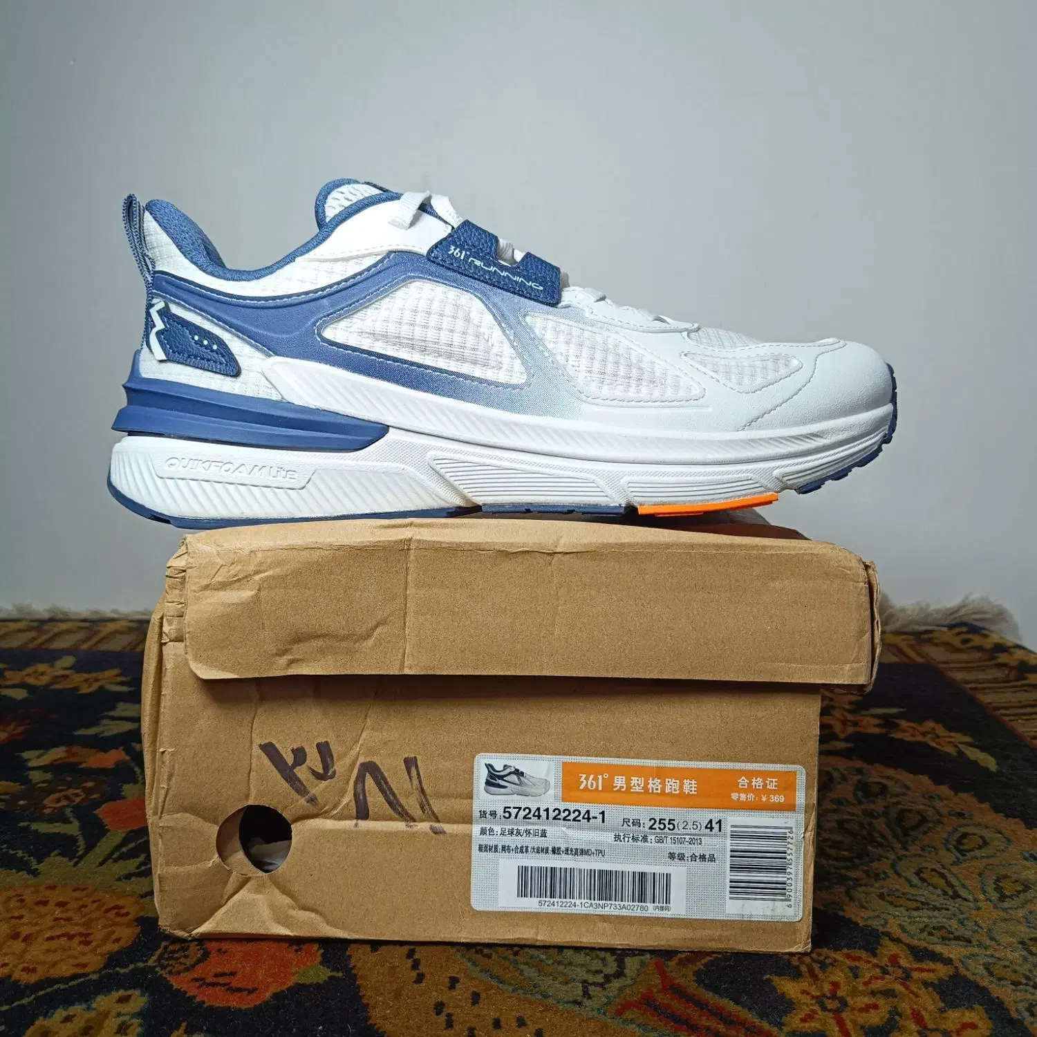 کتونی 361|کیف، کفش، کمربند|هشتگرد, فاز ۱ مهستان|دیوار