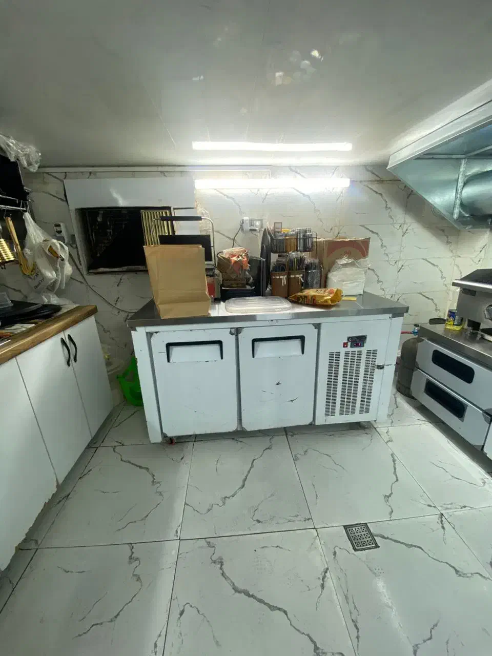 واگذاری کافه صبحانه به صورت یکجا با تجهیزات|اجارهٔ مغازه و غرفه|بندرعباس, |دیوار