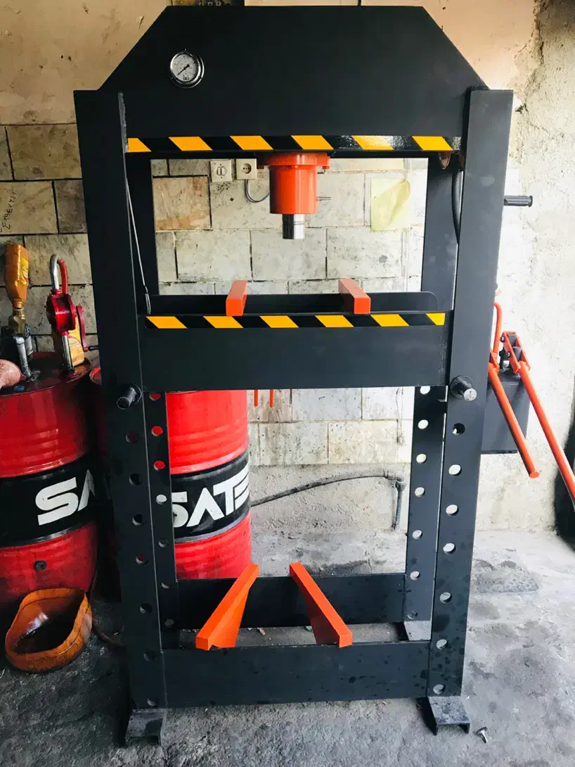 پرس هیدرولیک برای انواع حرفه ها|ابزارآلات|هشتگرد, شهرک صنعتی هشتگرد|دیوار