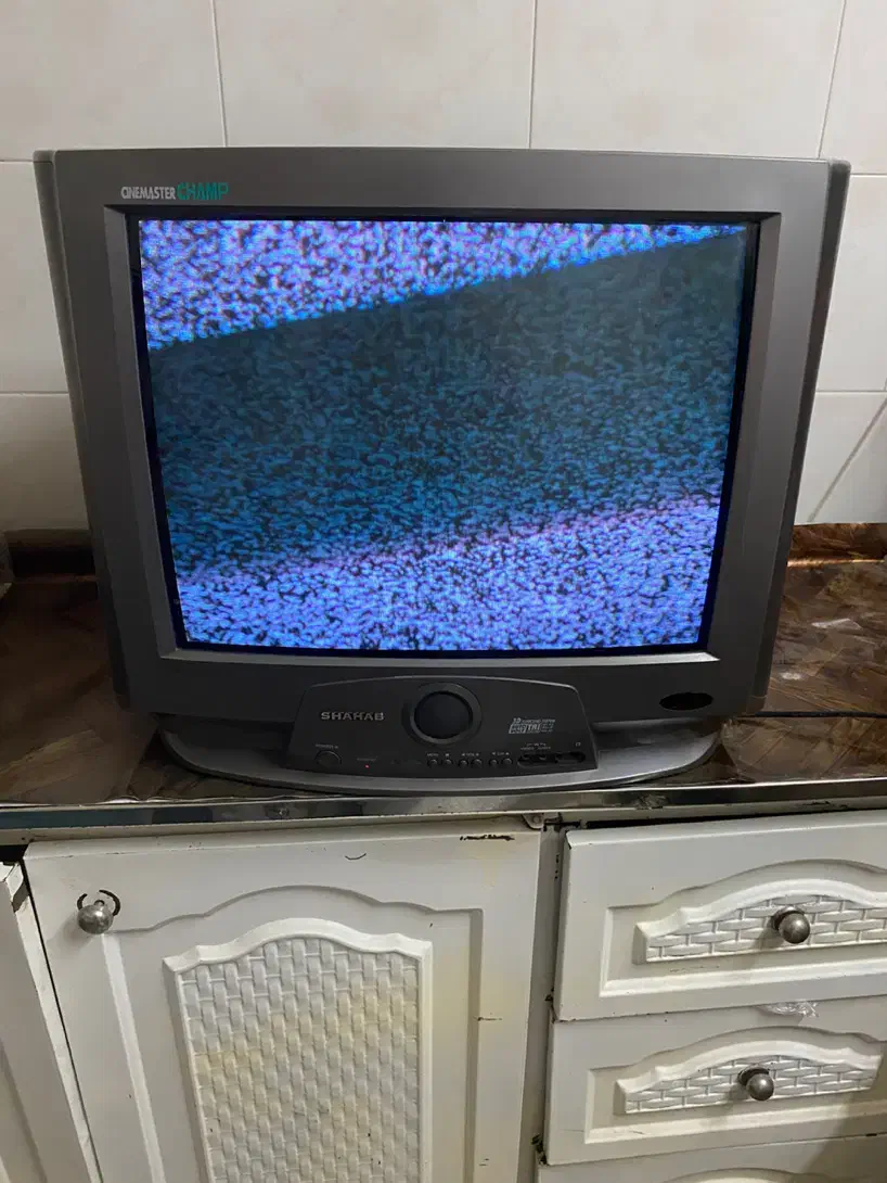 تلوزیون قدیمی سالم کار میکنه قیمت۱میلیون|تلویزیون و پروژکتور|مرند, |دیوار