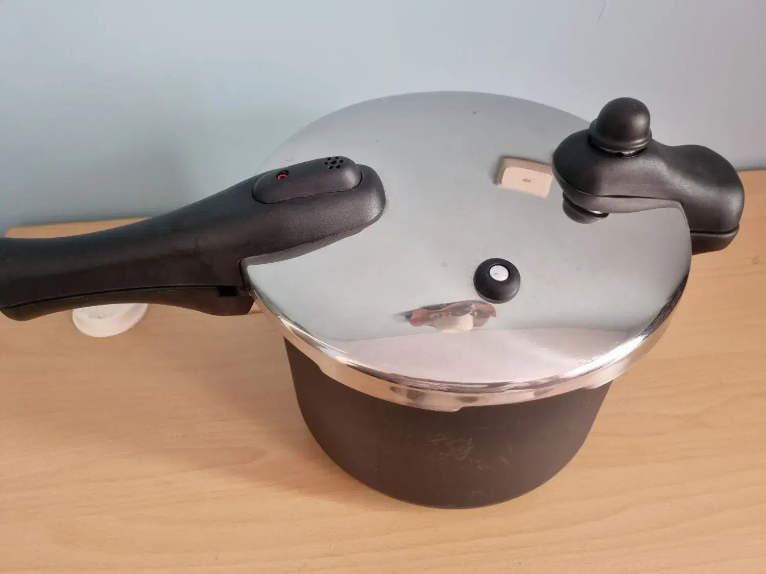 زود پز مارک ارشیا آلمانی، قدیمیه تو بازار نیست.|ظروف پخت‌وپز|کرج, عظیمیه|دیوار