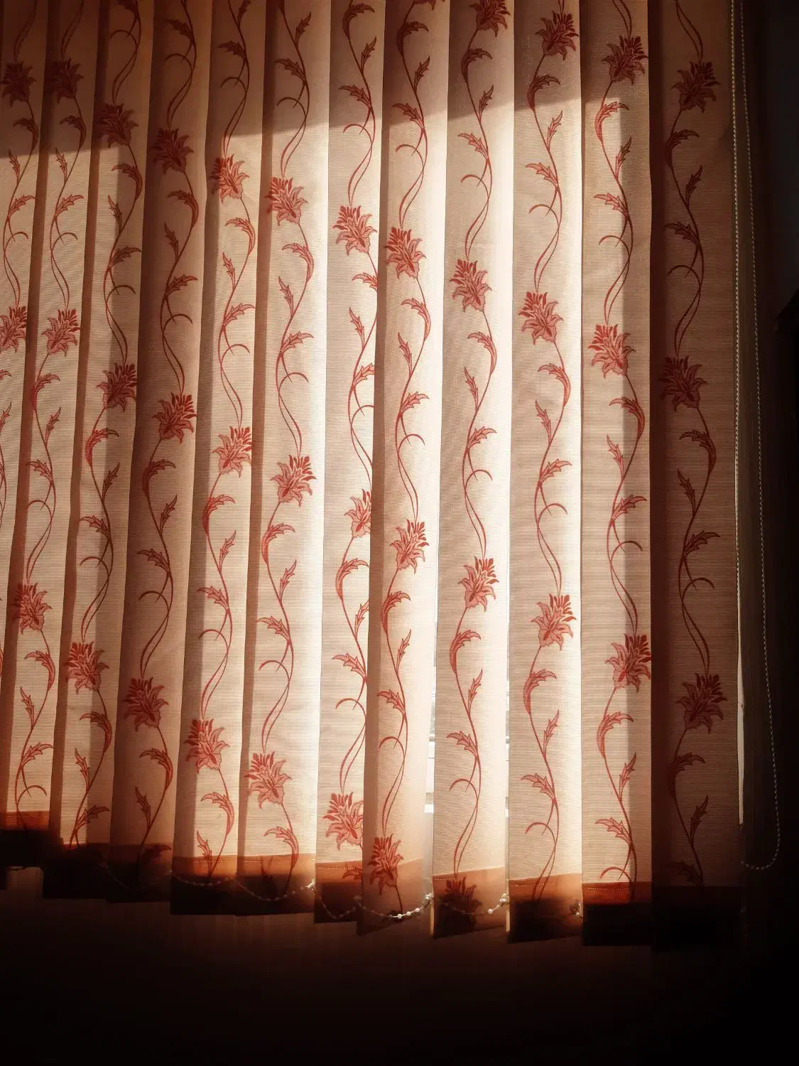 پرده عمودی نونوبعلت تغییردکوراسیون|پرده، رانر، رومیزی|برخوار, |دیوار