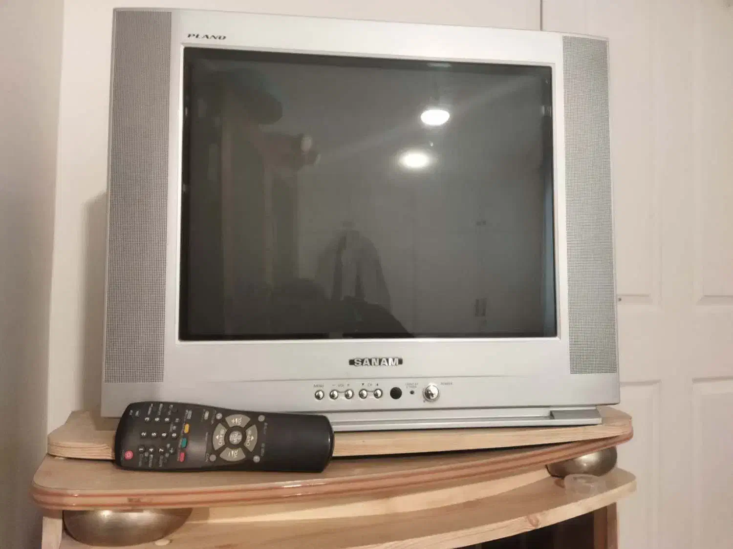 تلویزیون ، گیرنده دیجیتال و میز|تلویزیون و پروژکتور|تهران, بهار|دیوار