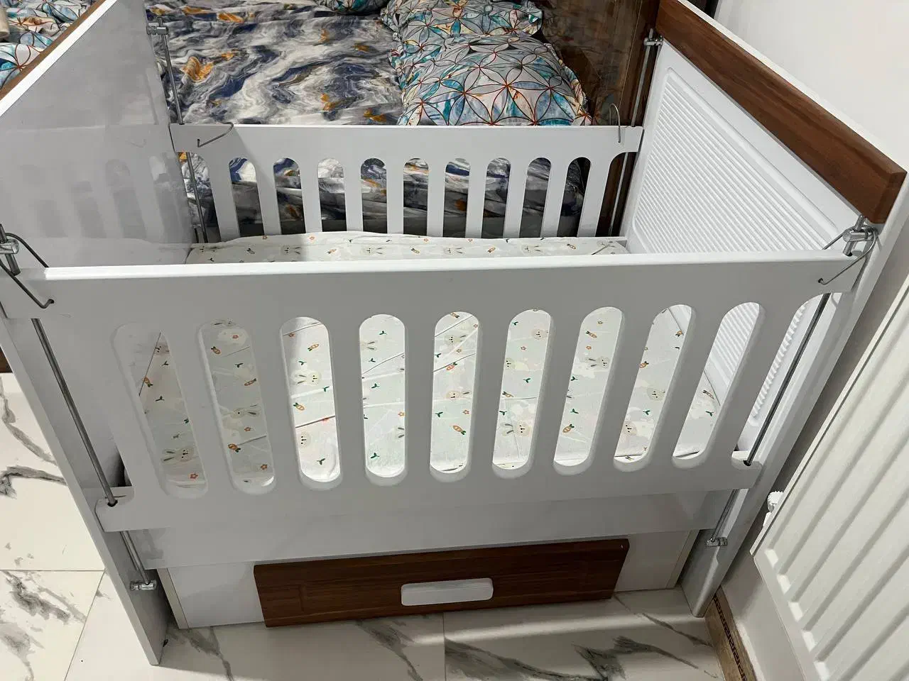 تختخواب بچه بسیار تمیز|تخت و صندلی بچه|رستم‌آباد, |دیوار