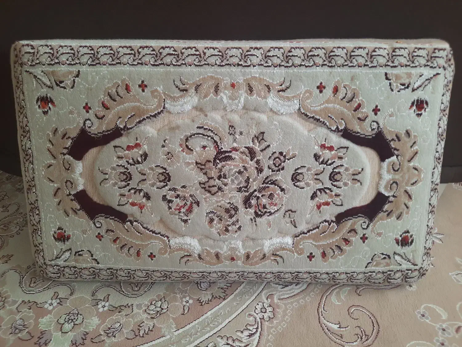 یک جفت پشتی|پشتی|گلپایگان, |دیوار