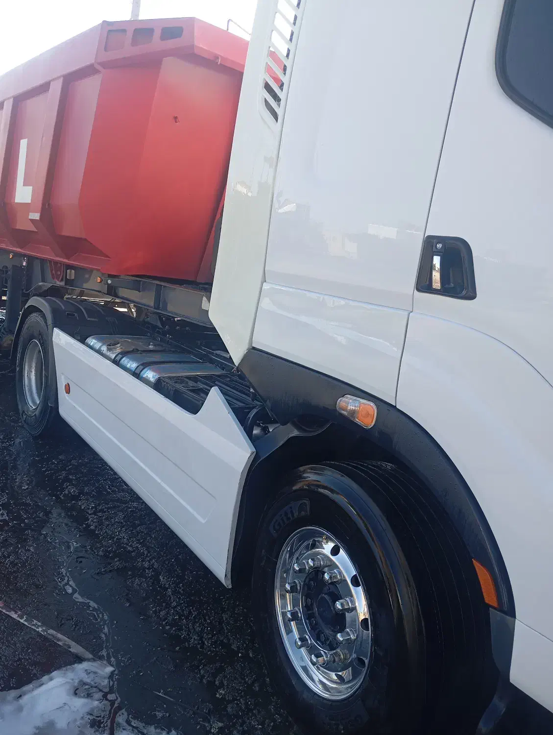 کشنده دافران|خودرو سنگین|بافت, |دیوار