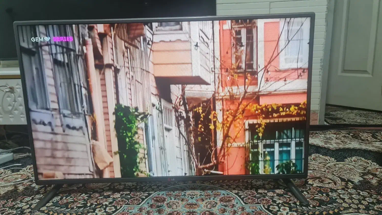 ال ای دی ۴۲ اینچ ال جی در حد آک|تلویزیون و پروژکتور|ساوه, |دیوار