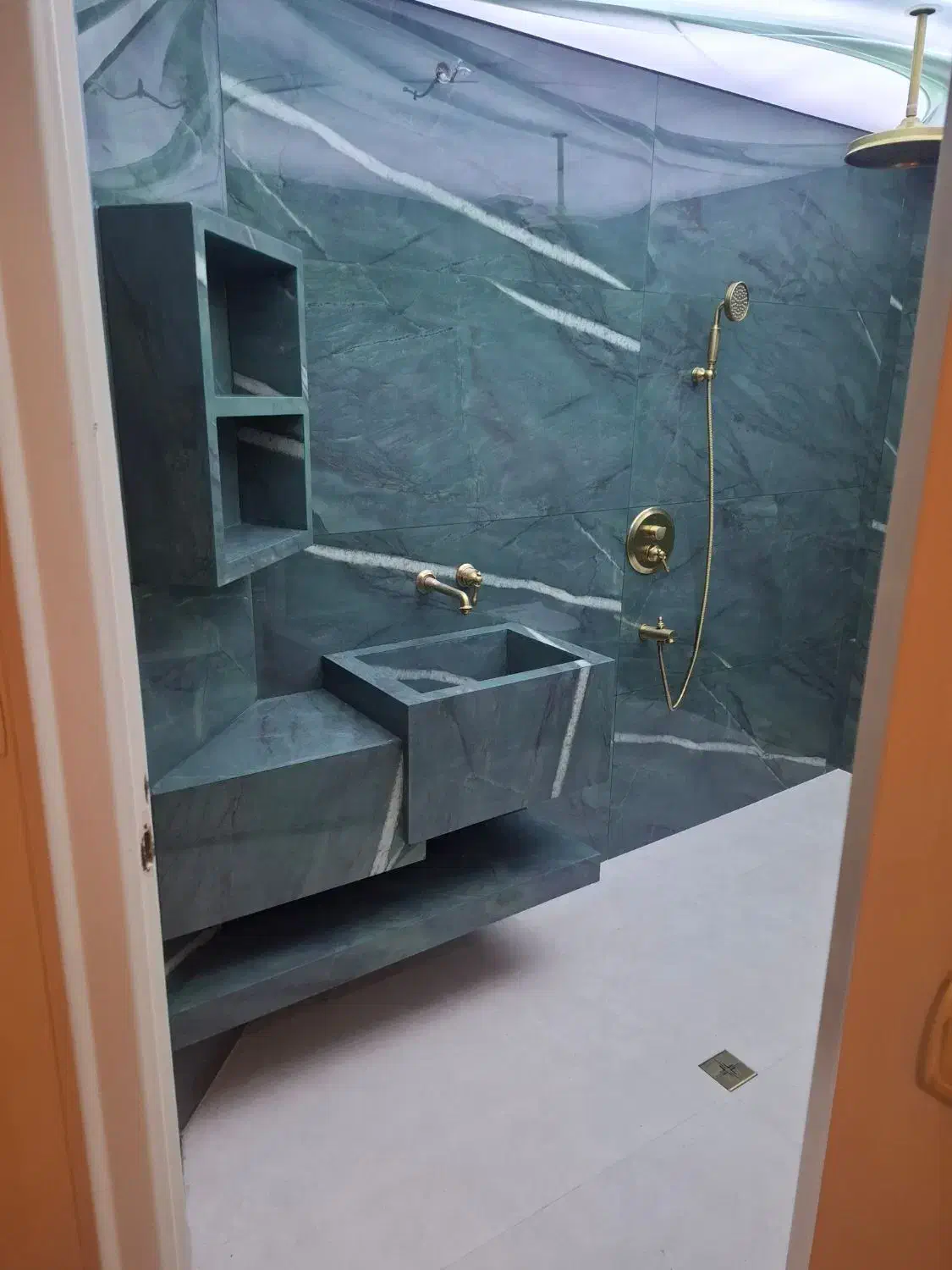 روشویی باکس دار سرامیکی|لوازم سرویس بهداشتی|باسمنج, |دیوار