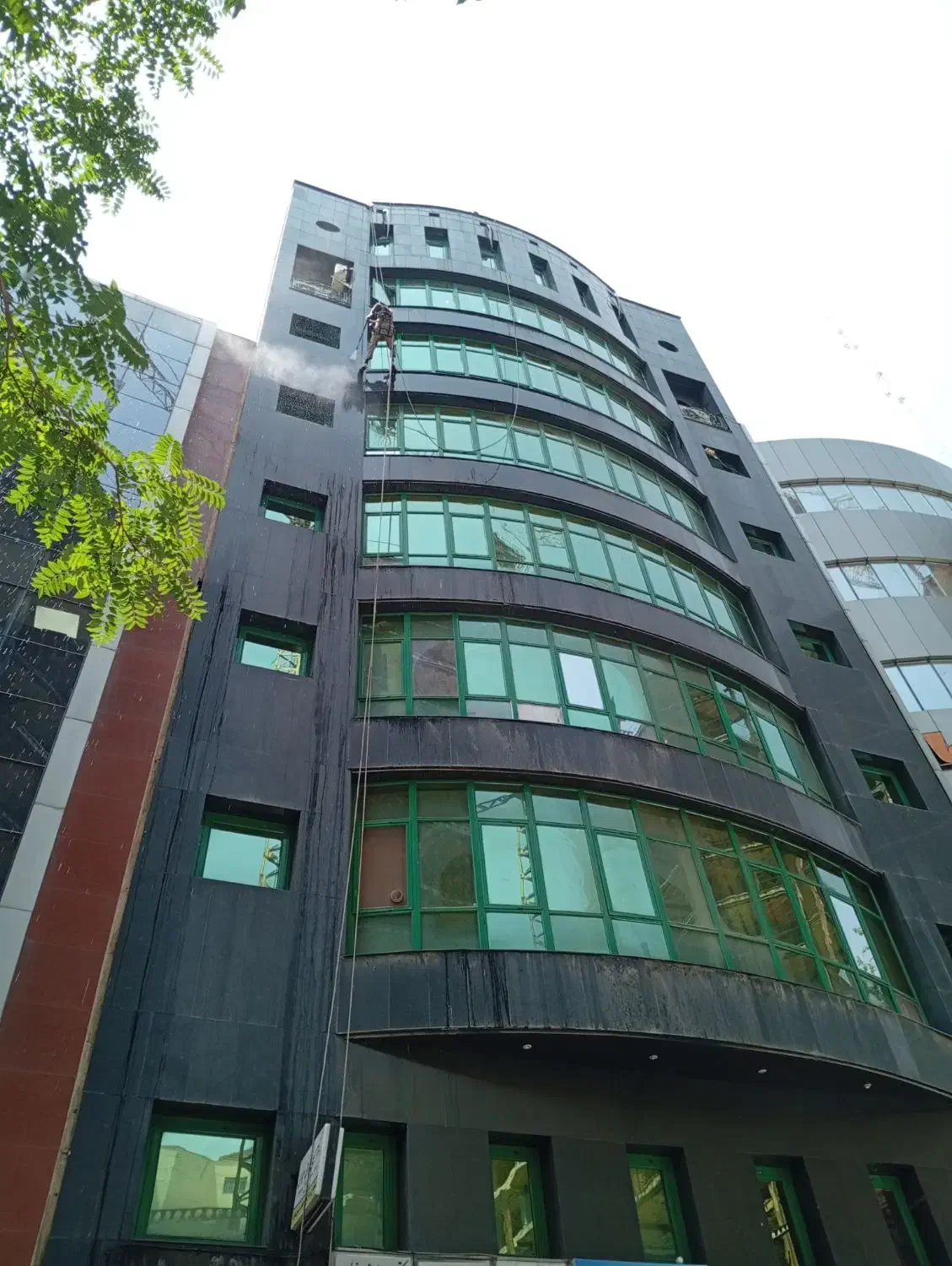 پیچ ورولپلاک نما ایزگام کار سیمان کار رنگ کاری نما|خدمات پیشه و مهارت|کرج, گوهردشت|دیوار