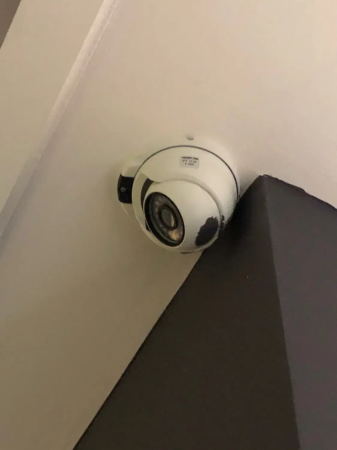 ۴ عدد دوربین مداربسته به همراه مانیتور و DVR|دوربین مداربسته|تهران, امام زاده قاسم (نیاوران)|دیوار