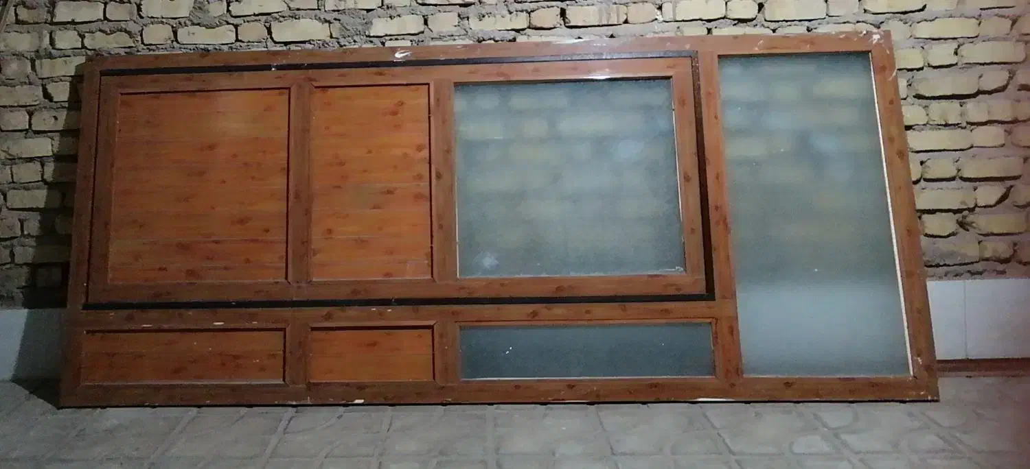 درب آلومینیومی در حد نو|مصالح و تجهیزات ساختمان|سروستان, |دیوار