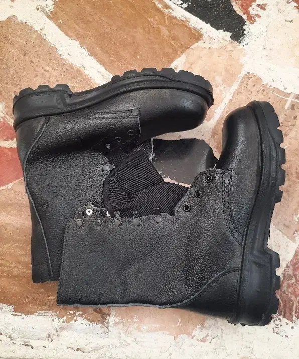 پوتین (کار) سربازی|کیف، کفش، کمربند|بجنورد, |دیوار