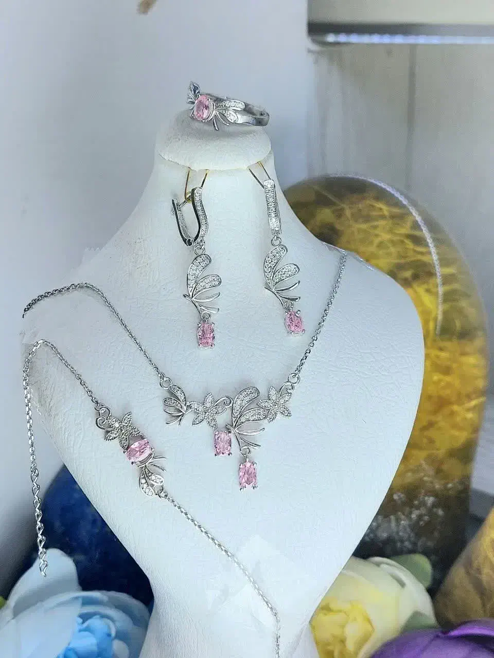 سرویس زنانه|جواهرات|مشهد, عنصری|دیوار