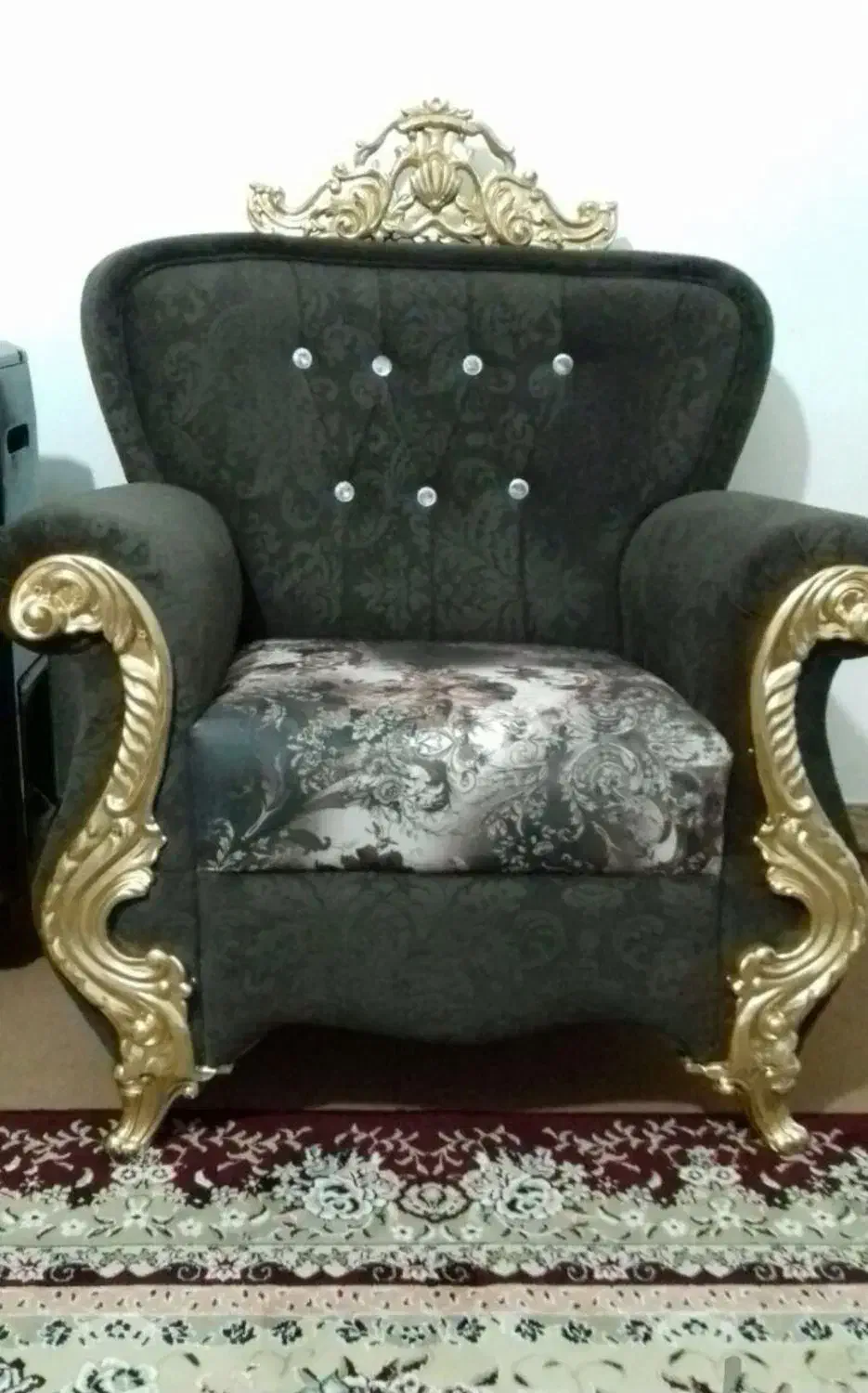 مبل تاج دار|مبلمان خانگی و میز عسلی|رشت, فخب|دیوار