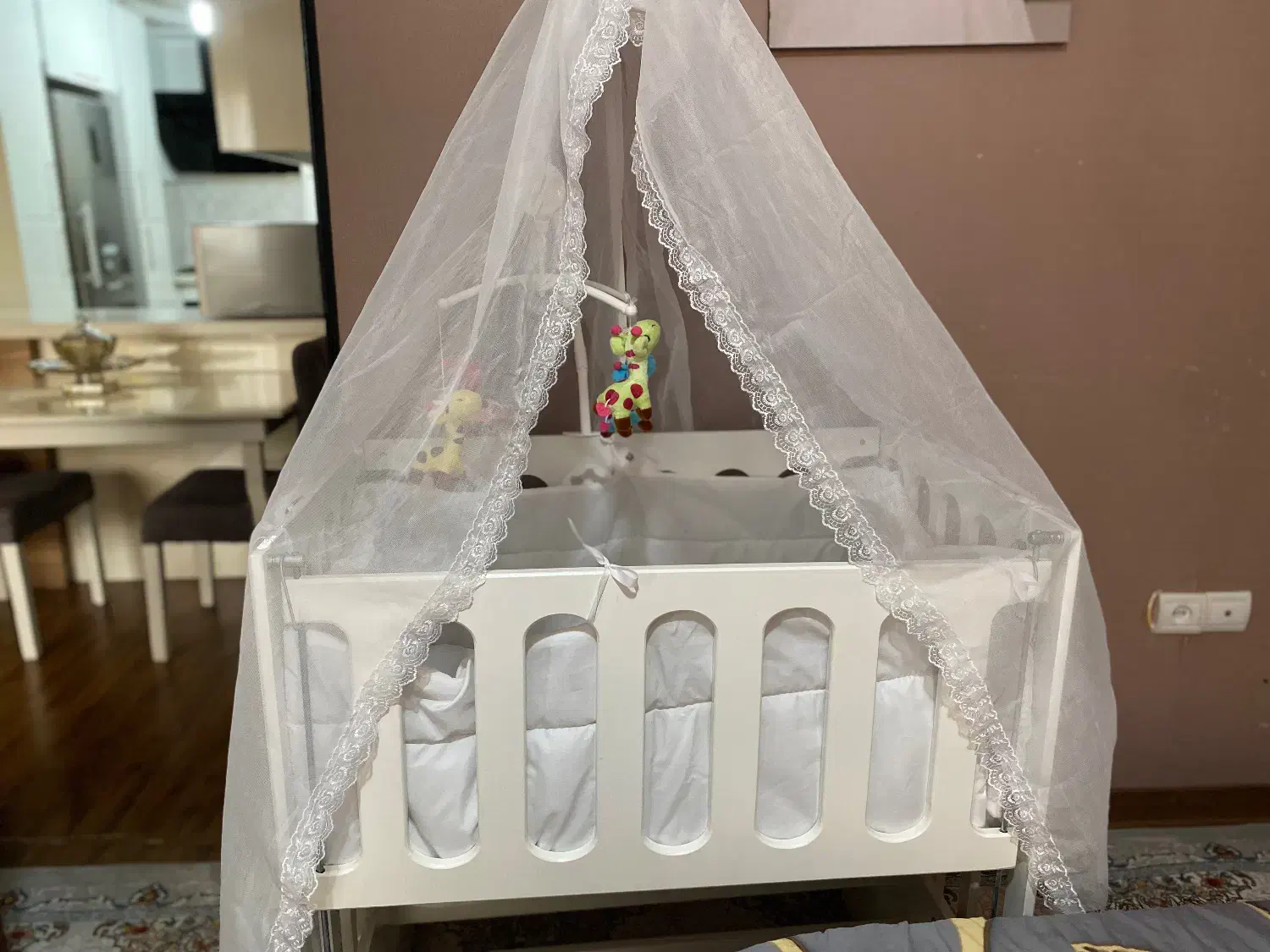 تخت بچه|تخت و صندلی بچه|رودهن, |دیوار