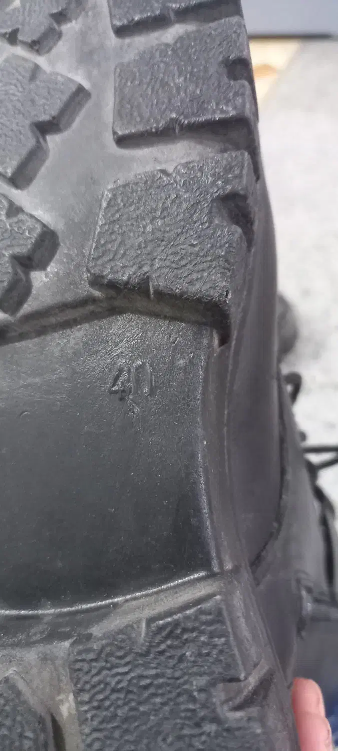 کفش|کیف، کفش، کمربند|زرند, |دیوار