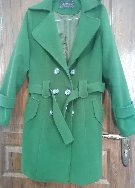 پالتو فوتر|لباس|قم, بنیاد|دیوار