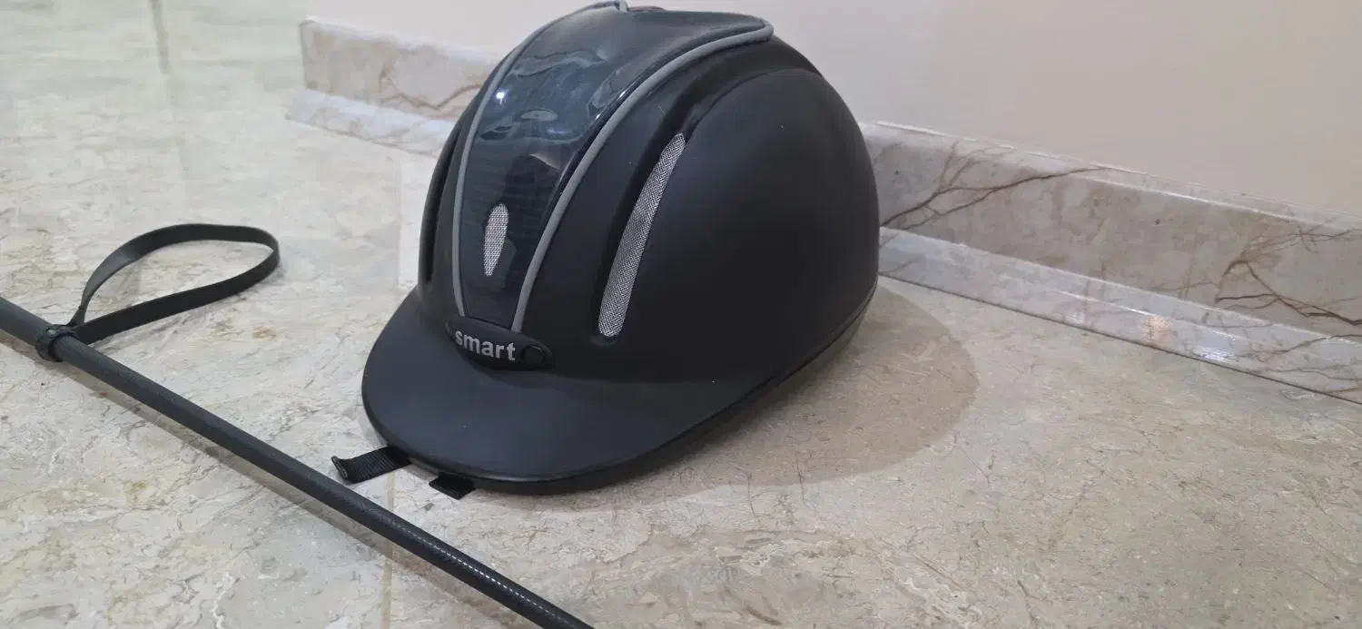 کلاه المانی وشلاق چرم کودک|اسب و تجهیزات اسب‌سواری|تهران, گلستان (شهرک راه آهن)|دیوار