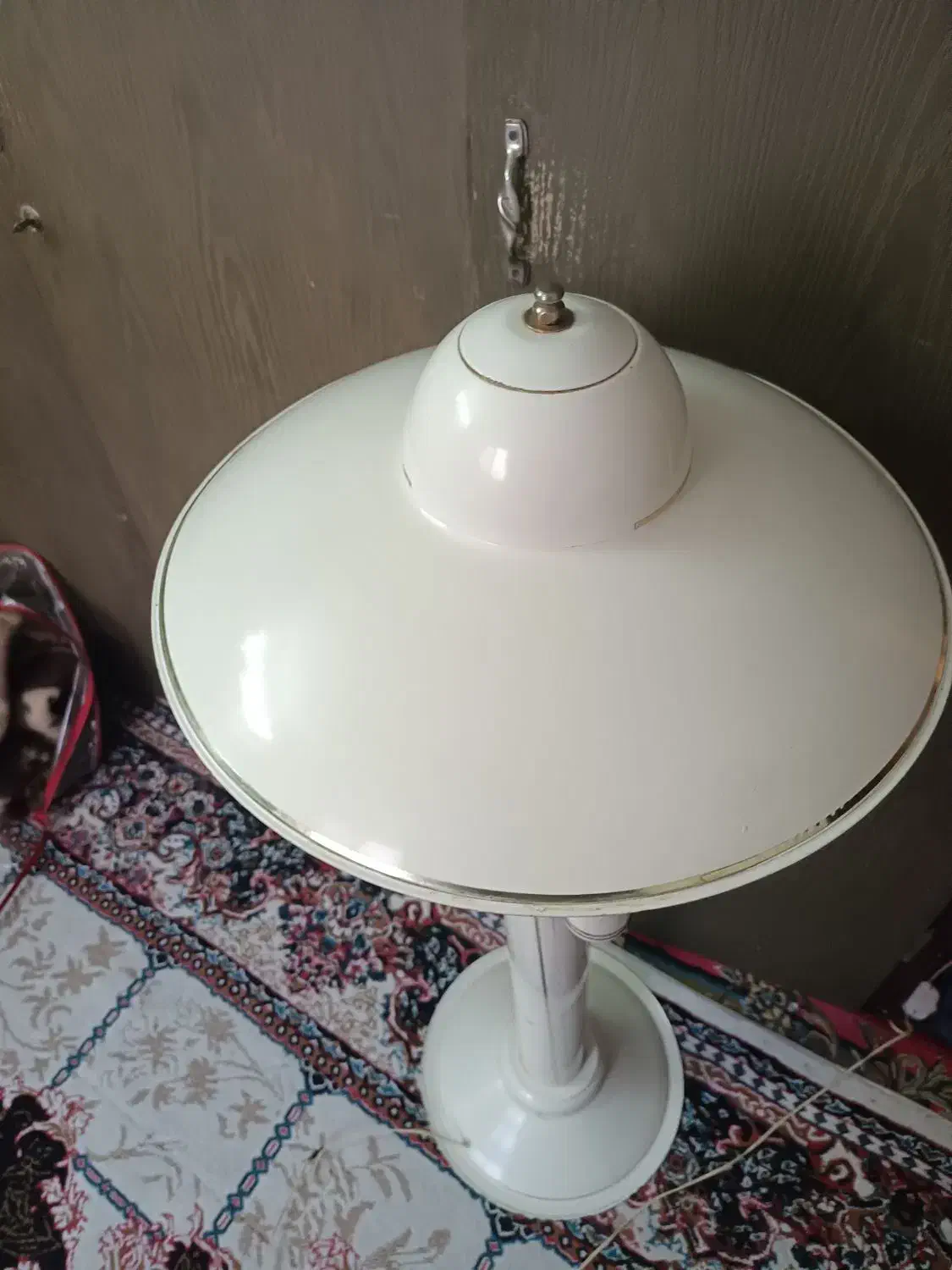 آباژور ایستاده قدیمی|چراغ خواب و آباژور|کرج, حصارک بالا|دیوار