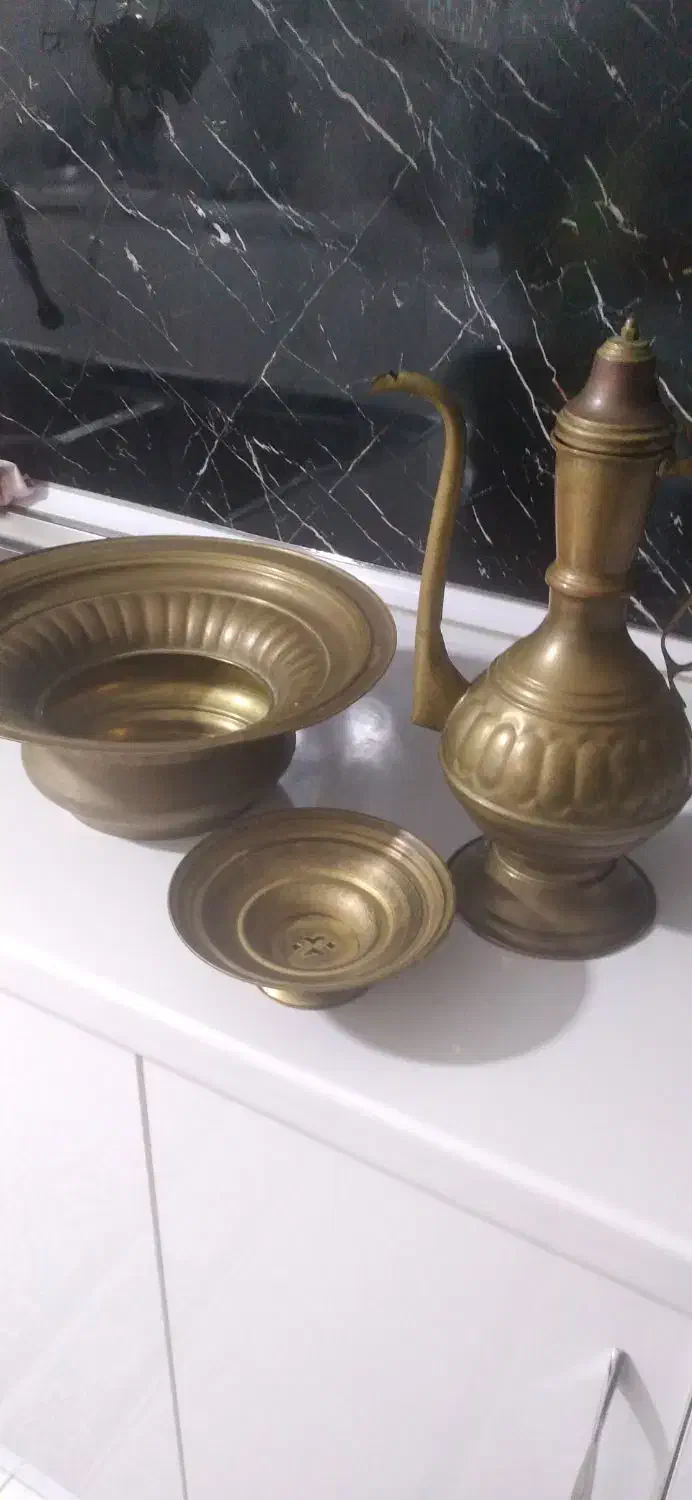 **آفتابه لگن ۳تیکه برنجی**|کلکسیون اشیاء عتیقه|ساری, |دیوار