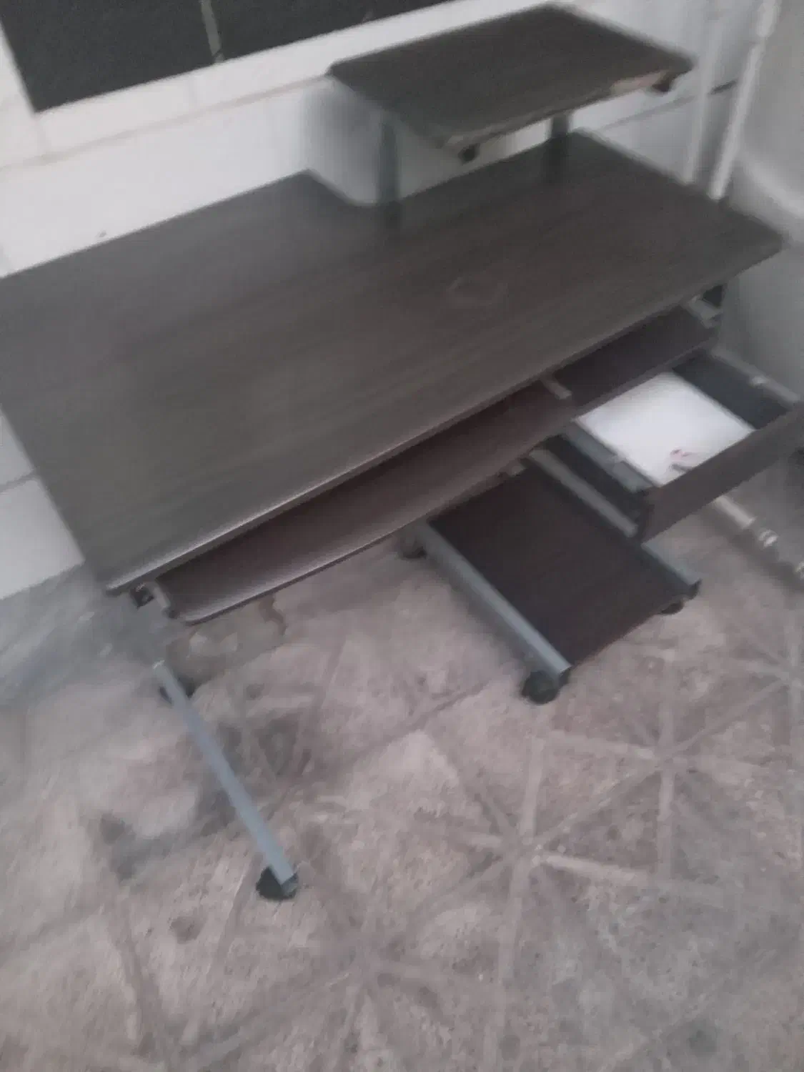 میز  تحریز  میز کامپیوتر هم هست  تمیز و سالم|میز تحریر و کامپیوتر|فردیس, شهرک شهید حسینی|دیوار