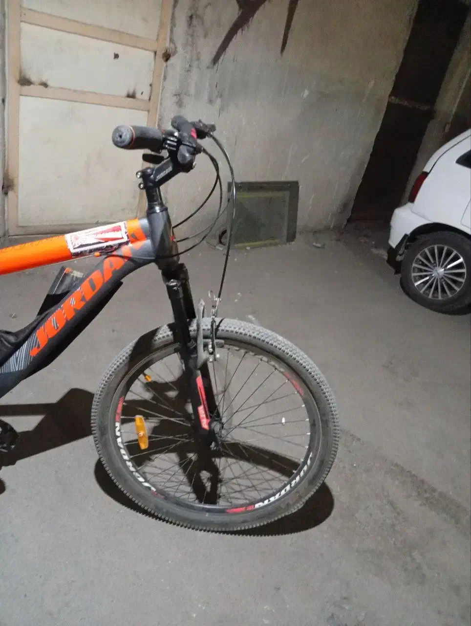 دوچرخه ۲۶|دوچرخه، اسکیت، اسکوتر|ری, شهادت|دیوار