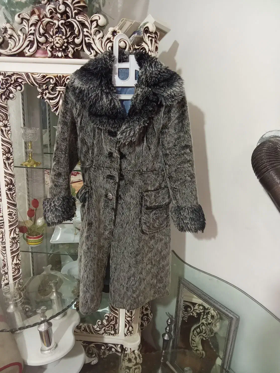 یک پلتو نو کاپشن و پافر|لباس|خوی, |دیوار