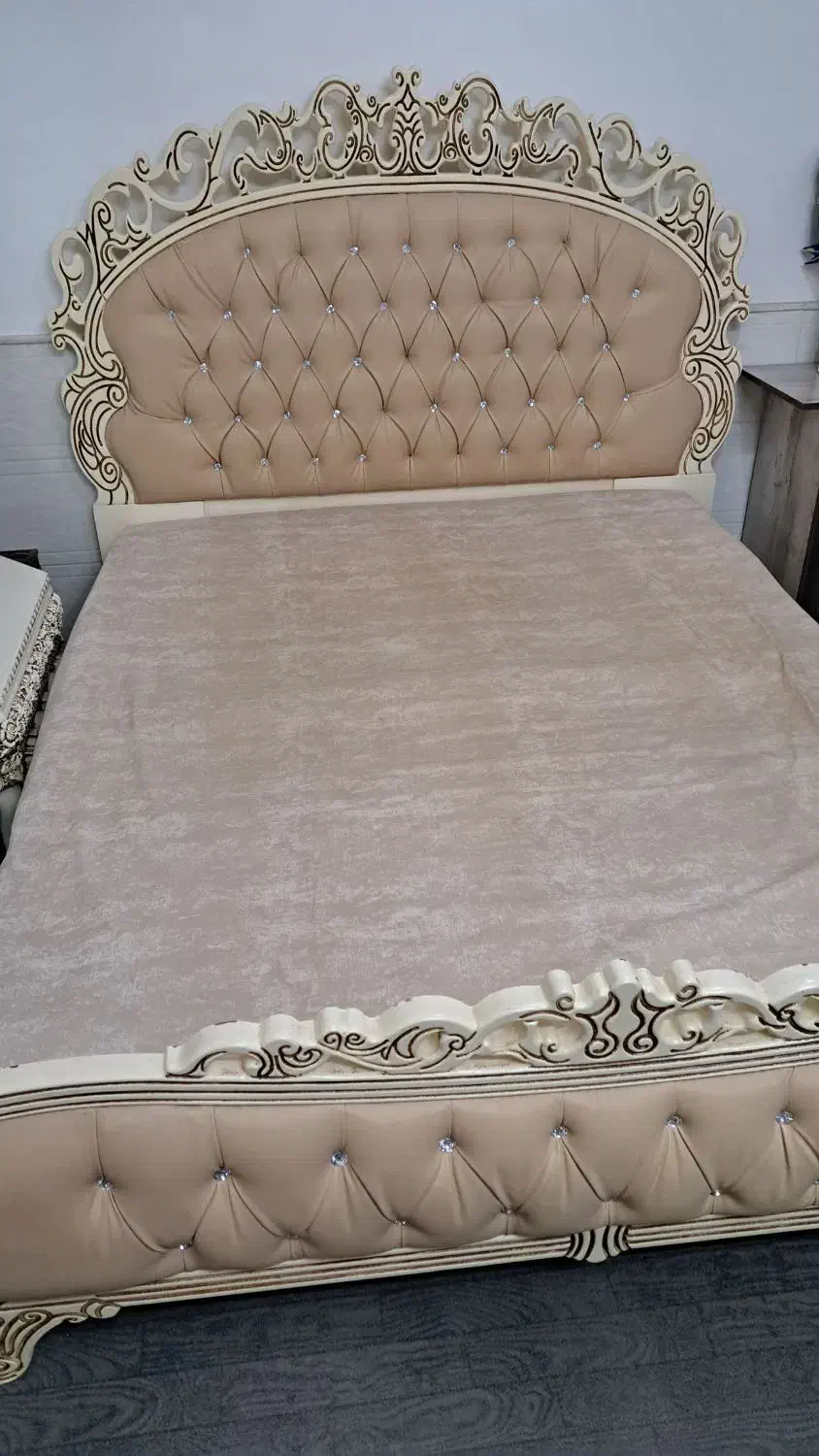 تخت خواب و مبلمان|مبلمان خانگی و میز عسلی|زرندیه, |دیوار