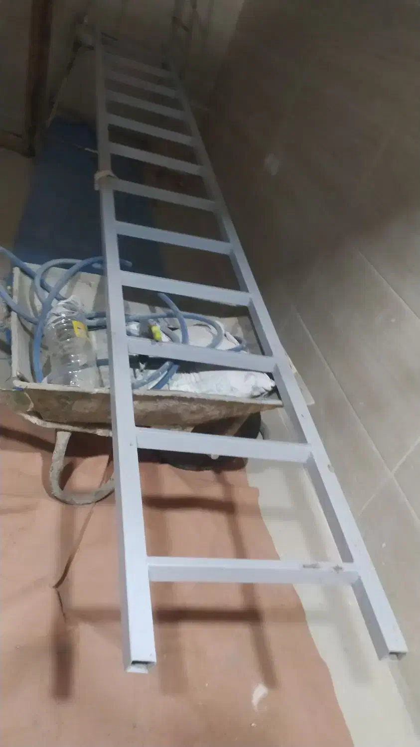 نردبان ۴ متری|مصالح و تجهیزات ساختمان|نسیم‌شهر, |دیوار