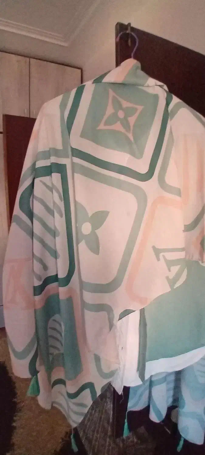 شال و شومیز|لباس|لاهیجان, انقلاب|دیوار