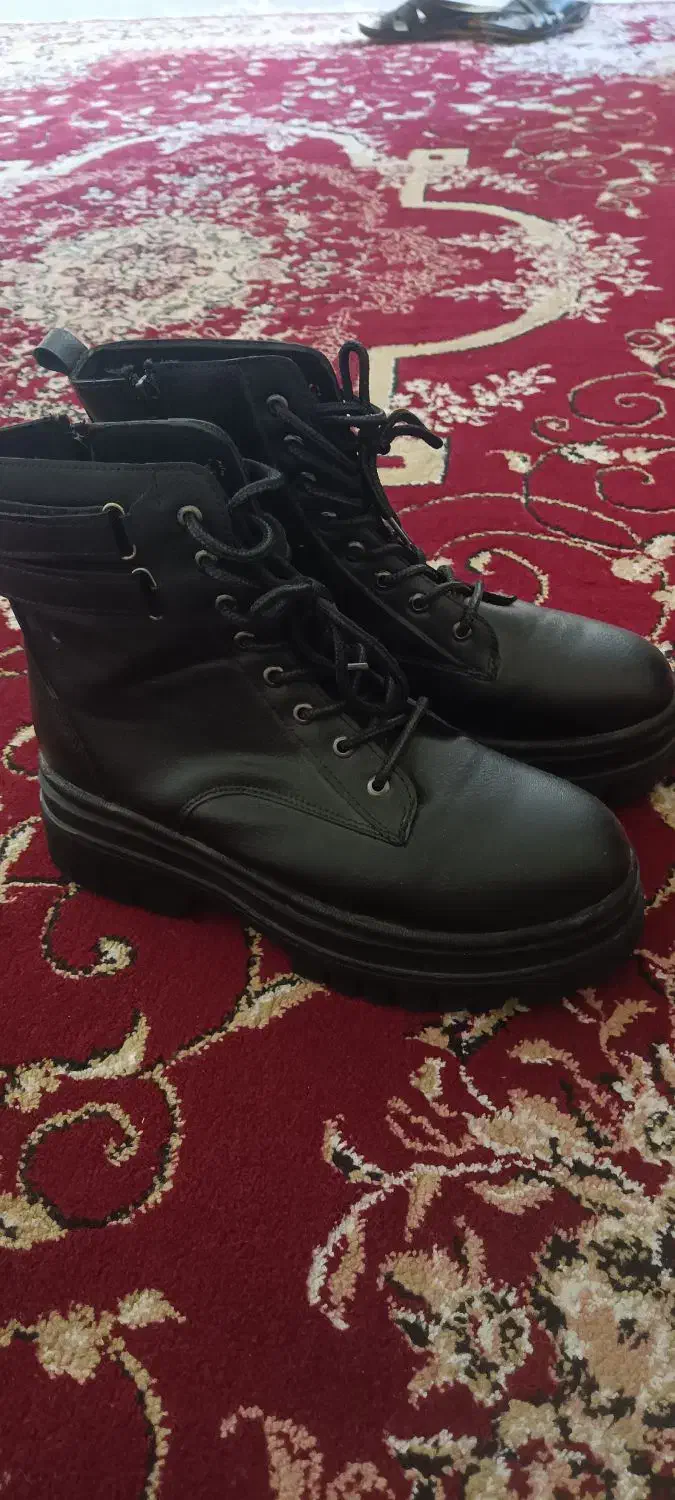 بوت|کیف، کفش، کمربند|صدرا-فارس, فاز ۱|دیوار