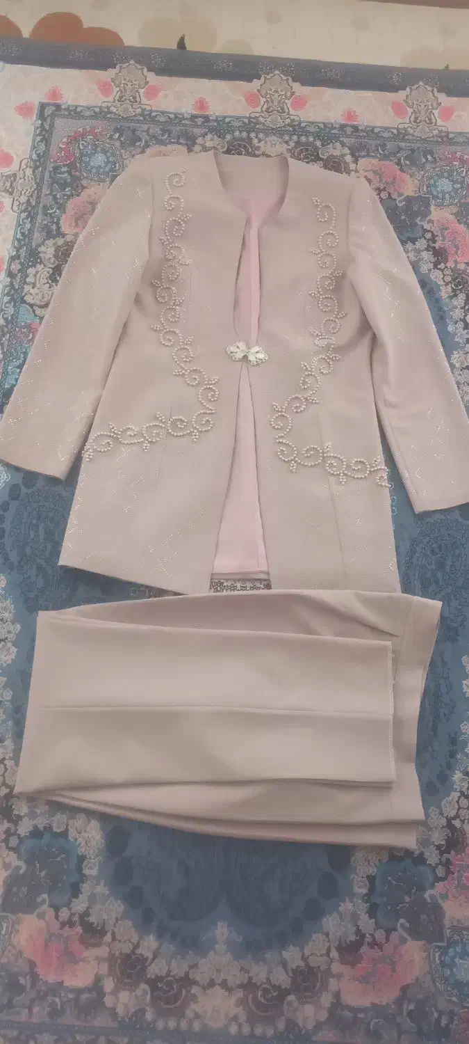 یک دست کت و شلوار نو|لباس|قروه, |دیوار