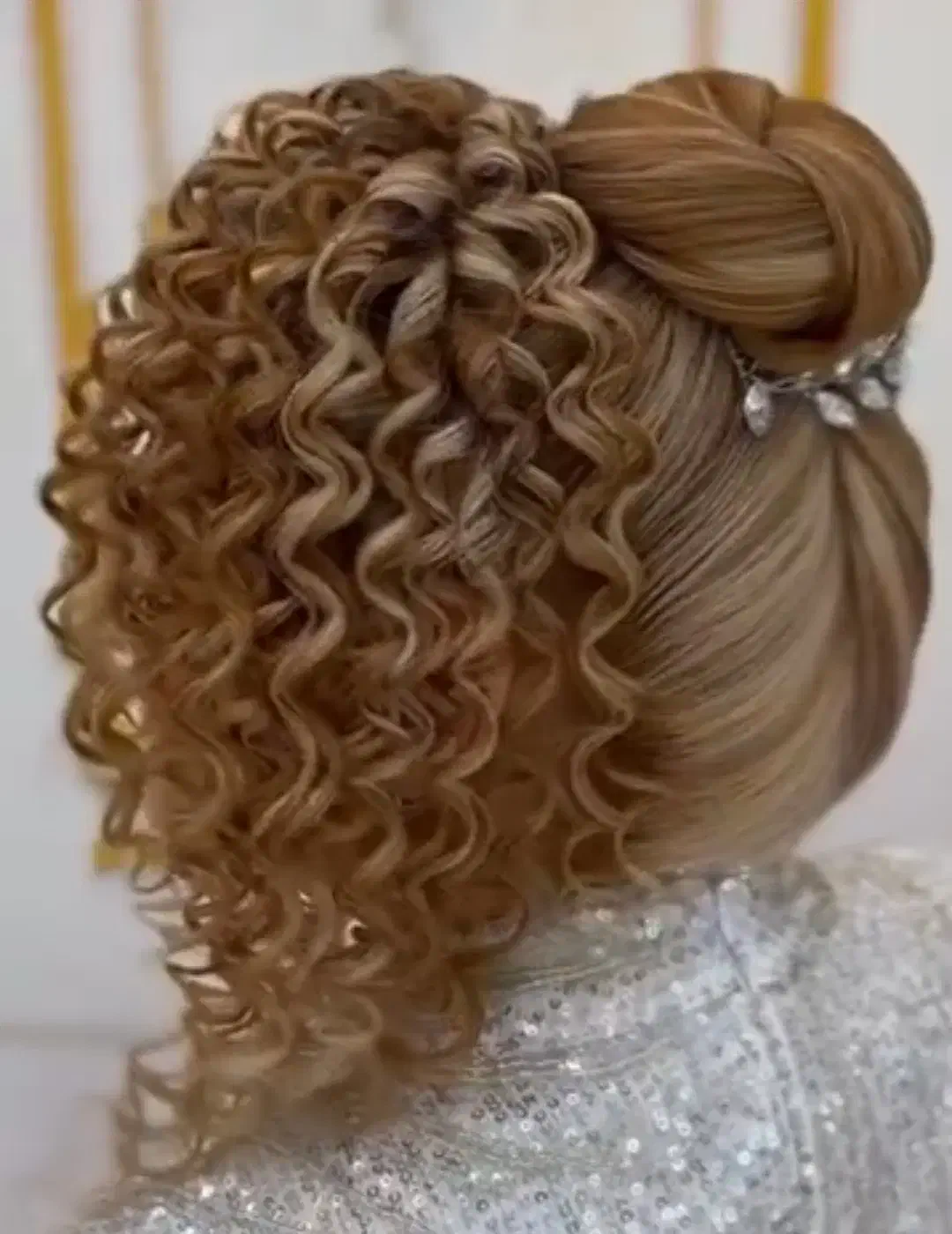 شنیون و بافت|خدمات آرایشگری و زیبایی|خوی, |دیوار